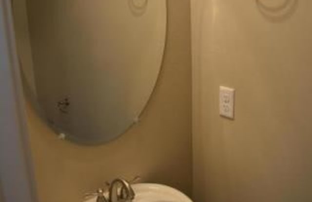 3 Bed 2.5 Bath - Great location - townhome on the north end of town. Gallery 3