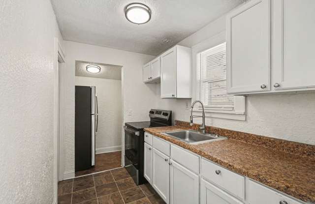 MOVE IN SPECIAL* $250 Off First Full Month's Rent OR Free 55in TV! Cozy 2 Bed, One bath Home in Downtown KC! photos photos