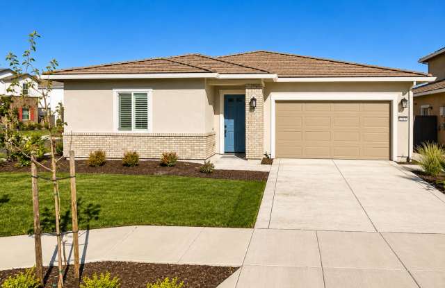 Beautiful 3-Bedroom Home with Open Floor Plan & Community Pool Gallery 1