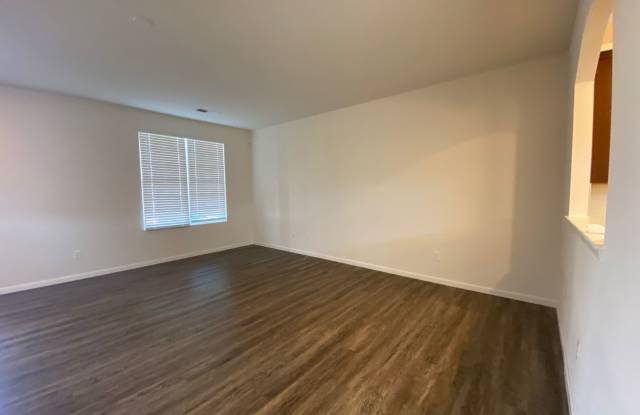 Room for Rent in 3 Bedroom Townhome at 1103 Johns Walk Way Gallery 3