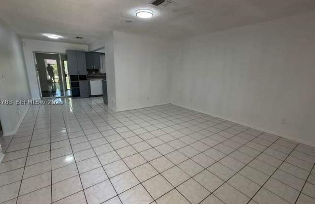 5425 NW 16th Ct Gallery 4