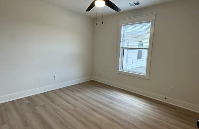 347 Woods Road - A Gallery 3