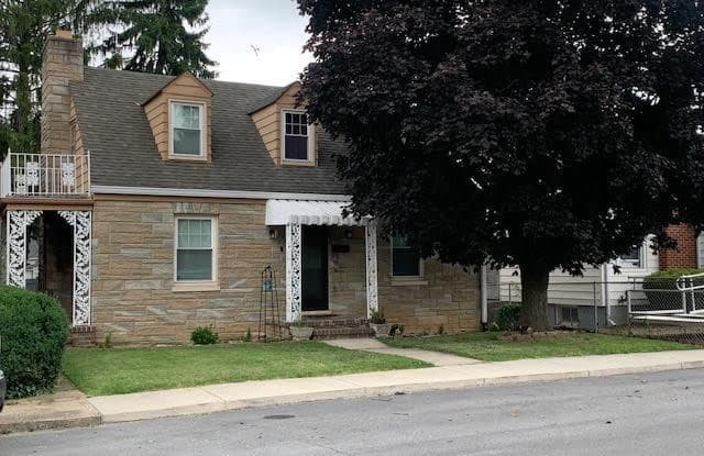904 W BURKE STREET - 904 West Burke Street, Martinsburg, WV 25401