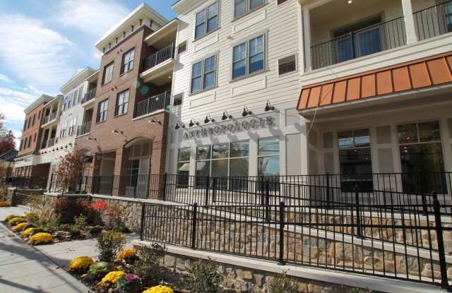 200 N SYCAMORE Street photos photos