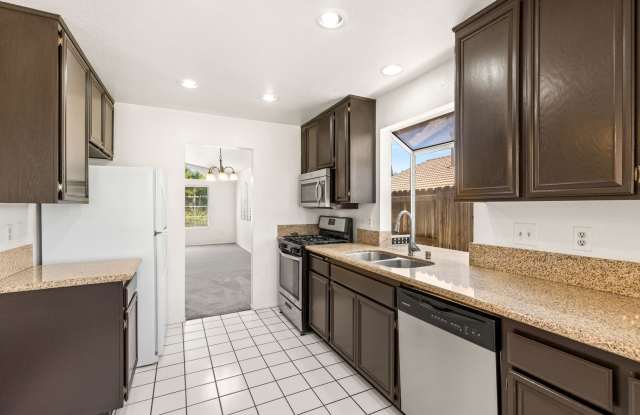 4BD/2BA Ranch Style Home w/Private Yard, 2 Car Garage and A/C! Call (760) 518-5664 for questions / showing times Gallery 3