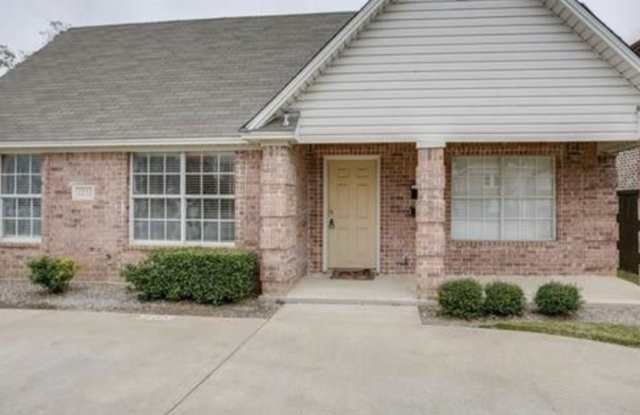 3229 S University Road - 3229 South University Drive, Fort Worth, TX 76109
