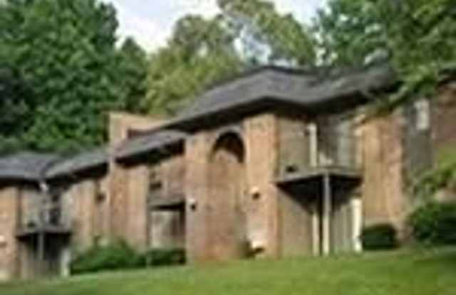 1 Bedroom 1Bath Condo Available with Water **** Great move in Special*** Gallery 3