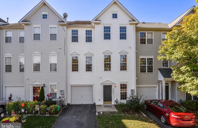 2508 LOGAN WOOD DR - 2508 Logan Wood Drive, McNair, VA 20171