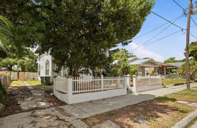Beautiful remodeled 2nd Floor Condo in Ybor City Gallery 4
