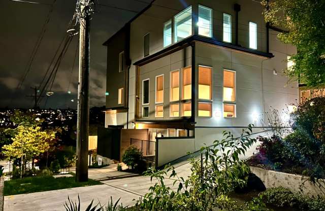 Magnolia newer 2Bed 2Bath Townhouse with Rooftop Deck photos photos
