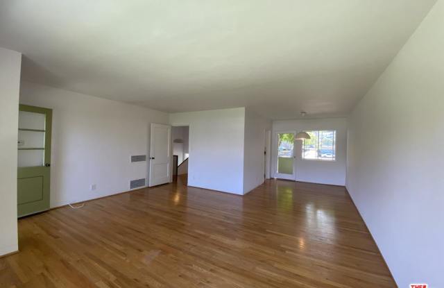 5170 VILLAGE Green Gallery 4