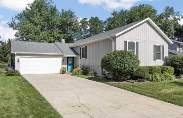 7005 Surrey Dr NE photos photos