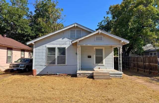 2 Bed 1 Bath Home With Deck In Sibley Taylor Gallery 1