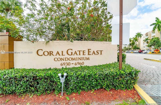 6940 Miami Gardens Dr photos photos