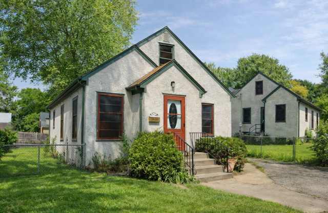Charming 3-bedroom, 2-bath home in Robbinsdale! photos photos
