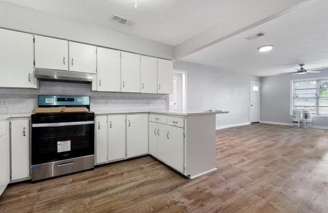 1906 N Main Street photos photos