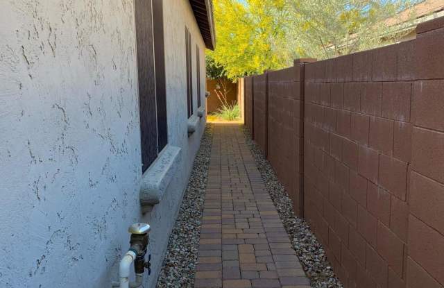 9051 W Hedge Hog Place Gallery 2