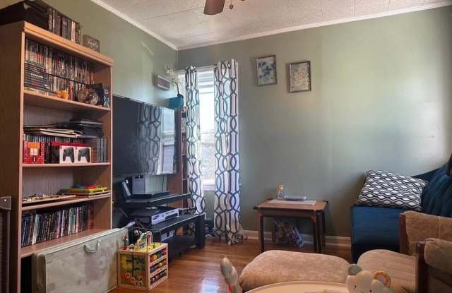 136 Tecumseh St unit: 2 photos photos