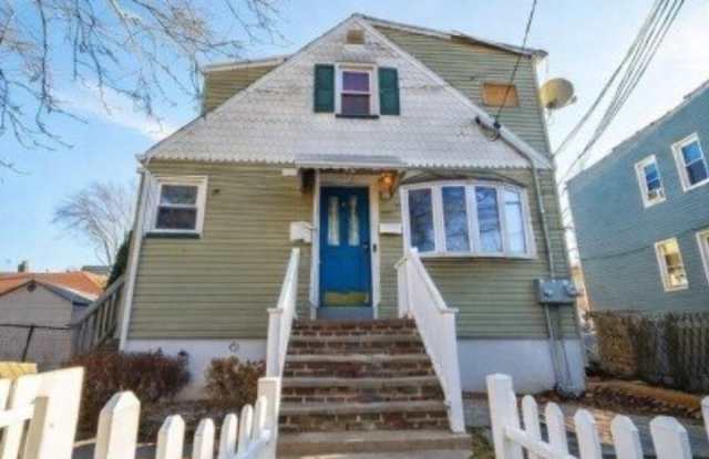 832 E Henry St photos photos