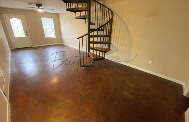 2-Bed, 2.5-Bath Townhouse – Walk to McNeese State University! Gallery 4
