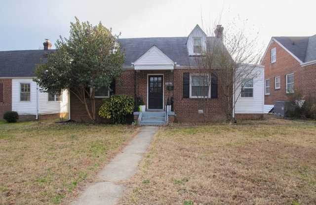 Prime Location 3 Bed 2 Bath Home *Available after April 10 2026* photos photos