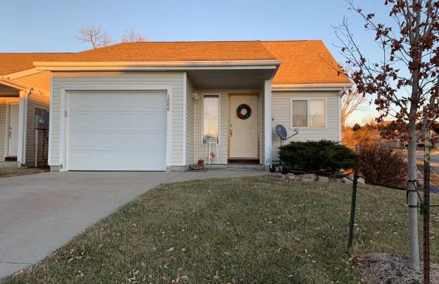 ALL WOOD FLOORS, LARGE BEDROOMS AND EXTRA STORAGE! photos photos