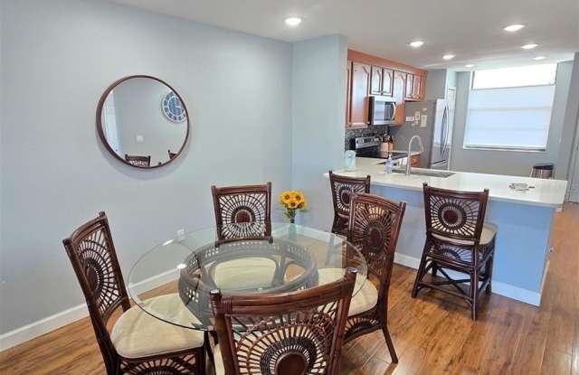 7600 SUN ISLAND Drive S Gallery 4