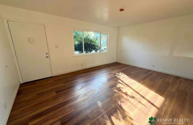 Updated 2BR/1BA Duplex Unit in Burlingame – Private Backyard & Detached Garage Gallery 3