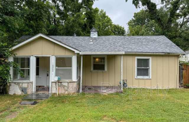 2315 S Hawthorne Ave - 2315 South Hawthorne Avenue, Independence, MO 64052
