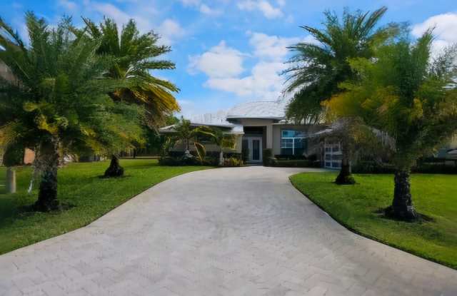 WOW! Motivated and PRICED to RENT. Modern 3 bed, 2 bath, 2 Car Garage Gallery 2