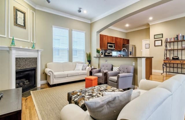 5721 Petty St - 5721 Petty Street, Houston, TX 77007
