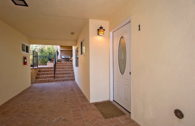 1570 North Coast Hwy - 1570 Pacific Coast Highway, Laguna Beach, CA 92651