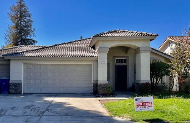 $2,195 Milburn  Herndon, 4 Bedroom Home - W. Chennault Ave, Fresno photos photos