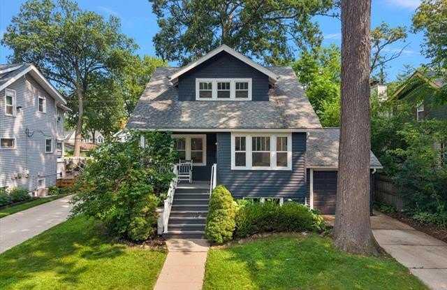 529 Hawthorn Avenue Gallery 2