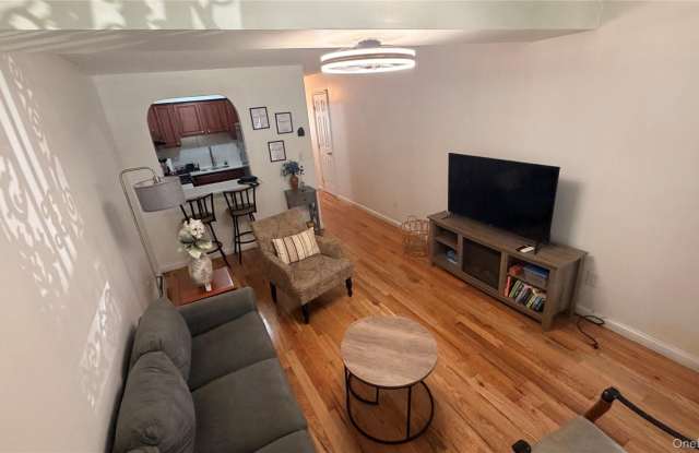 1954 Bergen Street Gallery 4