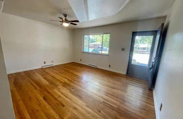 ***$1000 Off 1st Month Rent ***Charming 3B/1B East Boulder Home Gallery 3