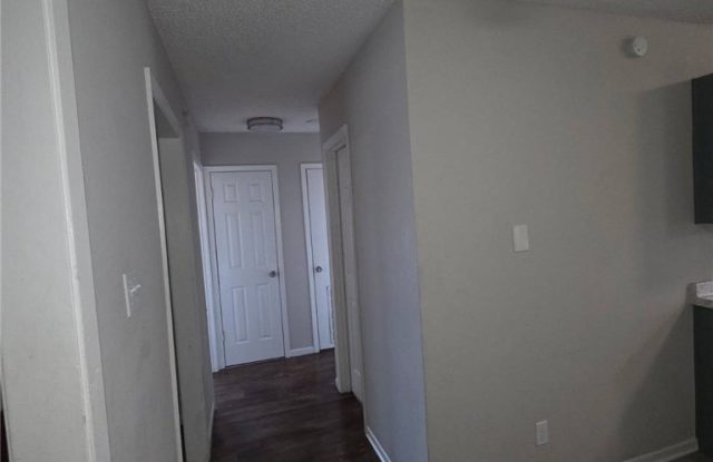 4302 Lake Road Gallery 4
