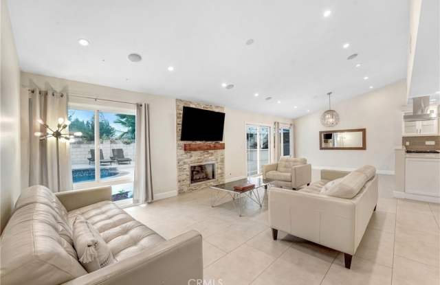 24375 Hatteras Street Gallery 4