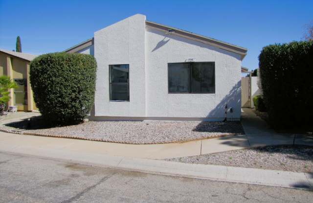 725 VIA SERENA -- photos photos