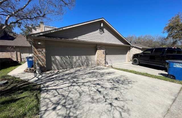 22 Oak Villa Road - 22 Oak Villa Road, Canyon Lake, TX 78133