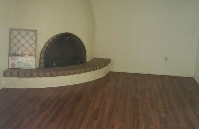 4312 E Pearce Rd Gallery 2