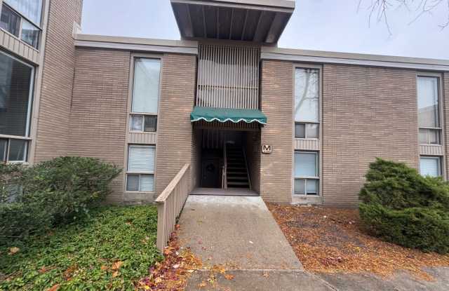Charming 2-Bedroom Property (Water, Trash and Recycling and Sewer taken care by HOA) - 6590 Chaffee Court, Brecksville, OH 44141
