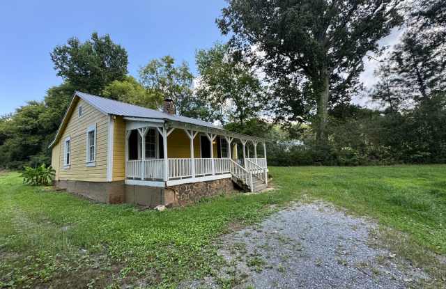 2/1 Country House $895 - 2957 Turkey Mountain Road Northeast, Floyd County, GA 30161