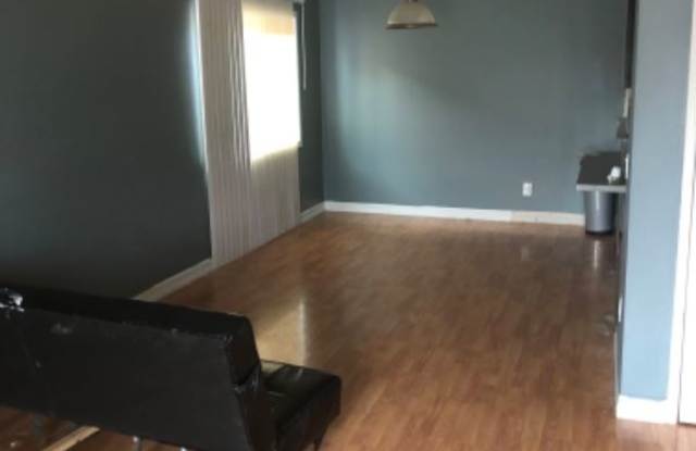 14735 Victory Blvd Unit 6 Gallery 2