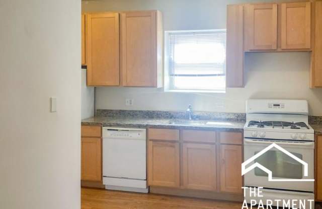 3916 North Pine Grove - 3916 North Pine Grove Avenue, Chicago, IL 60613 3916 North Pine Grove - 3916 North Pine Grove Avenue, Chicago, IL 60613