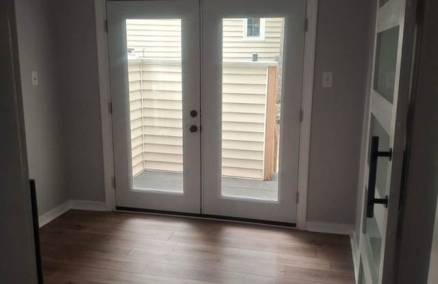 Spacious 4BR House in Richmond Gallery 3