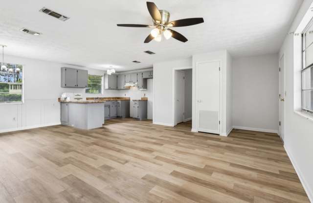 8428 Red Holly Ln photos photos