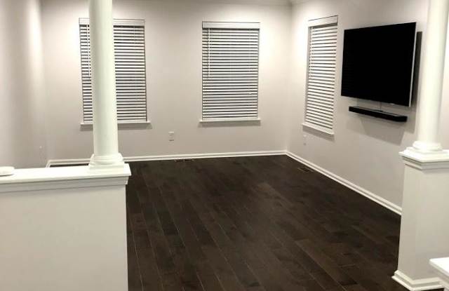 254 FOUNTAYNE LANE Gallery 4