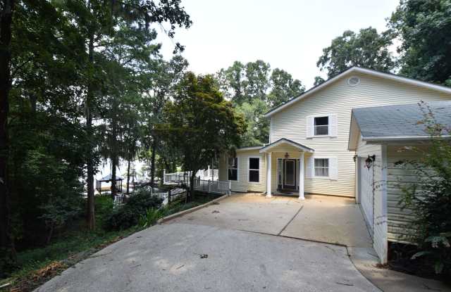 Water Front Home for Rent on Lake Jordan in Titus, AL Gallery 3