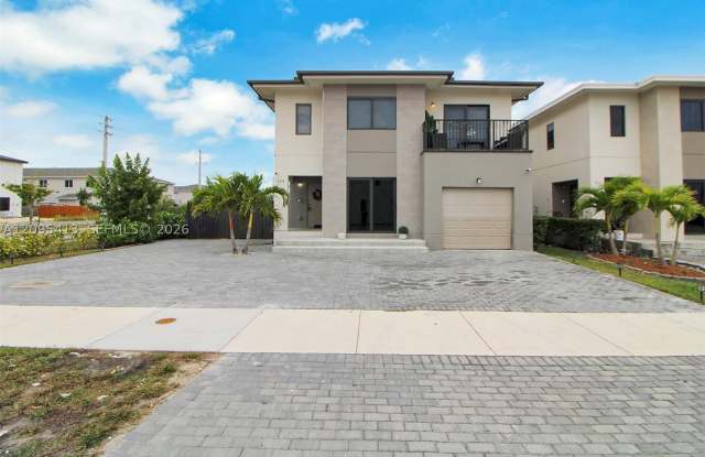 320 NW 13th Ct Gallery 1